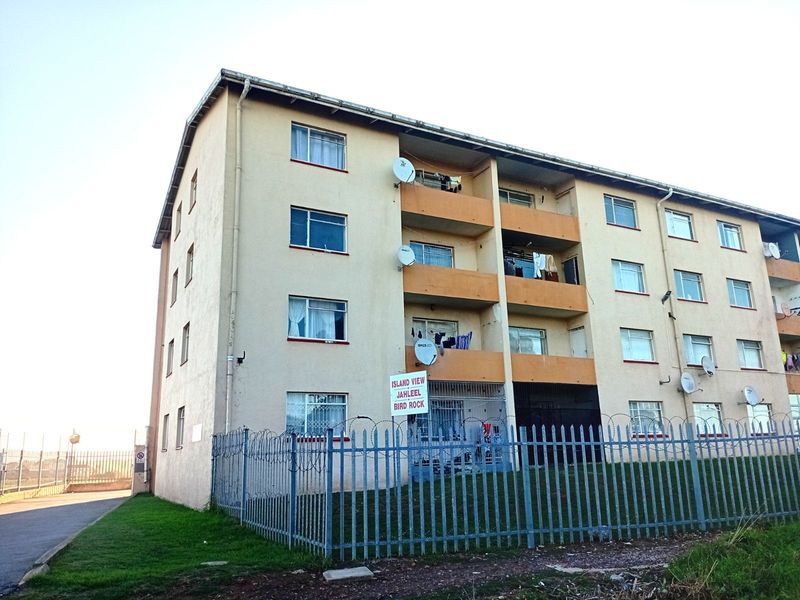 Apartment For Sale in Cotswold - Photo 2