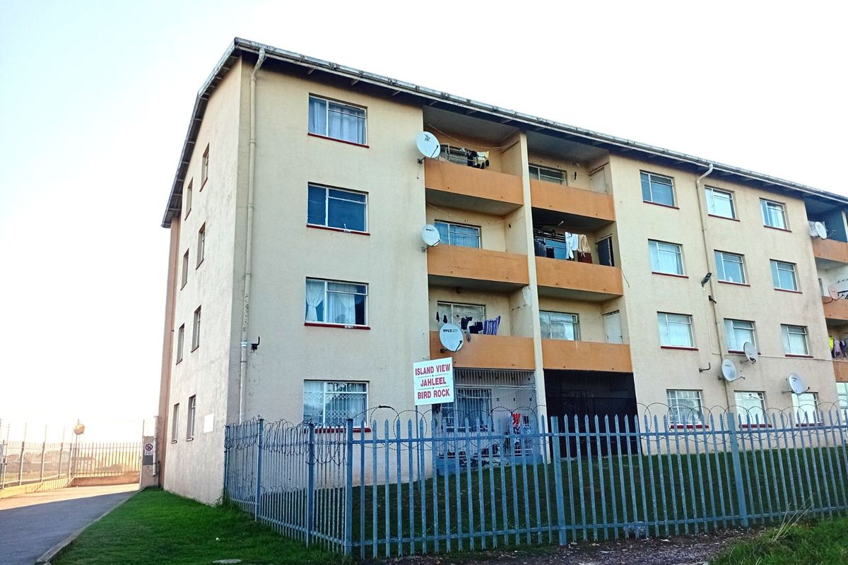 Apartment For Sale in Cotswold - Photo 2