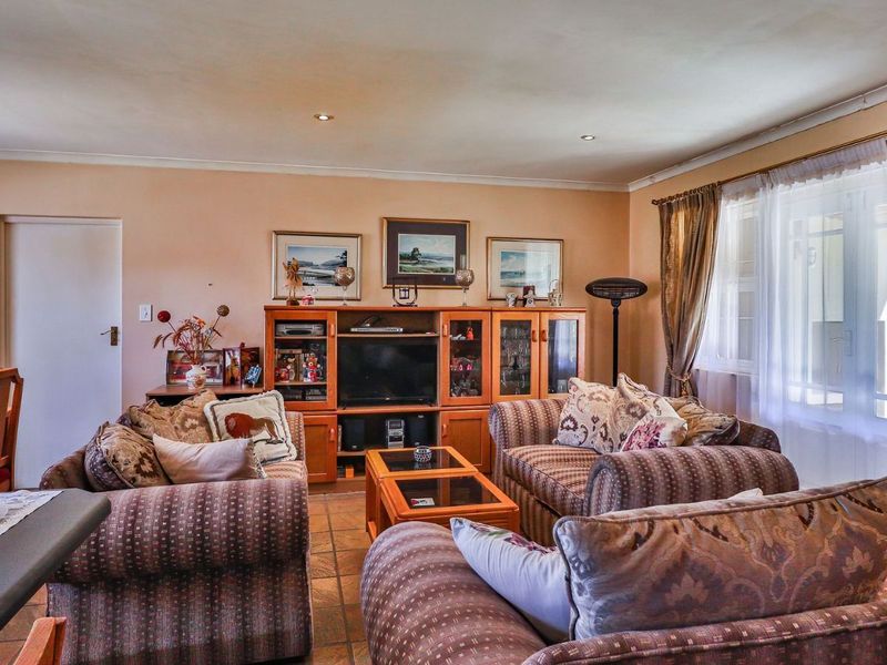 House For Sale in Villiersdorp Central - Photo 6