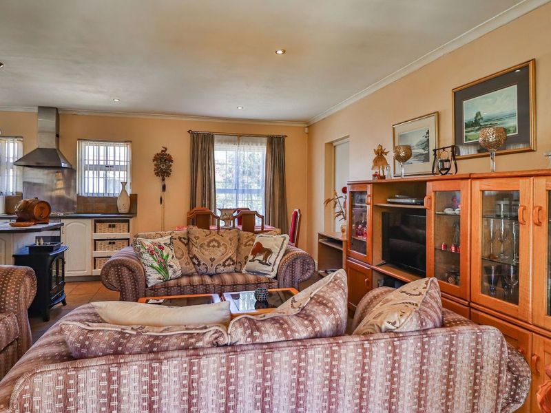 House For Sale in Villiersdorp Central - Photo 5
