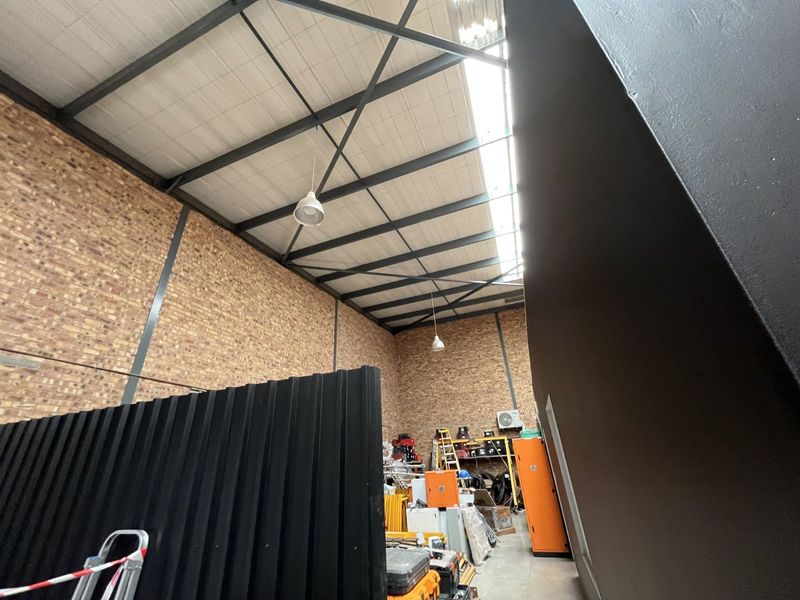 Industrial To Rent in N4 Gateway Industrial Park - Photo 2