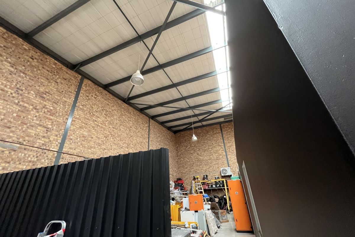 Industrial To Rent in N4 Gateway Industrial Park - Photo 2