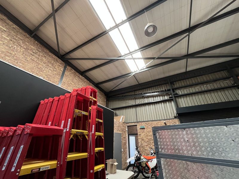 Industrial To Rent in N4 Gateway Industrial Park - Photo 4