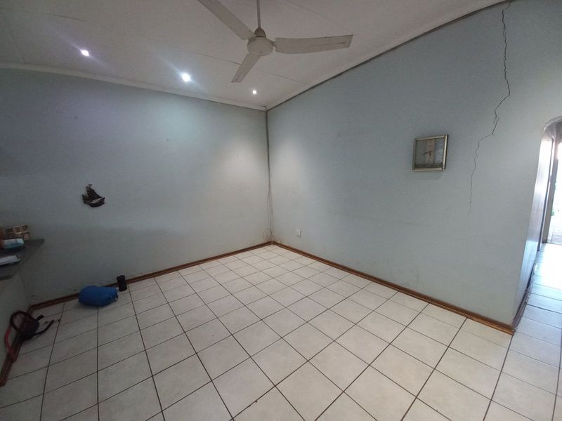 House For Sale in New Park - Photo 3