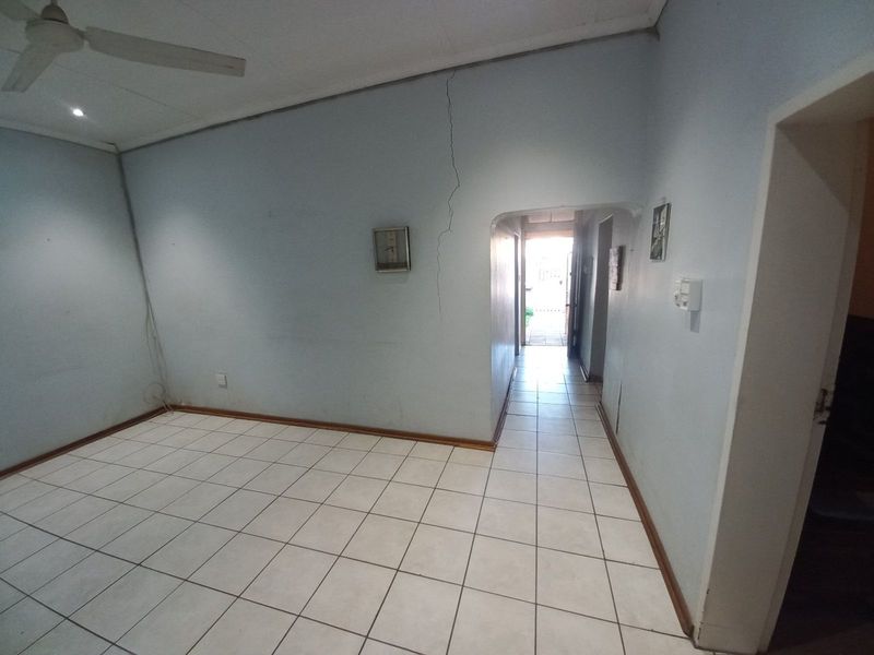 House For Sale in New Park - Photo 2