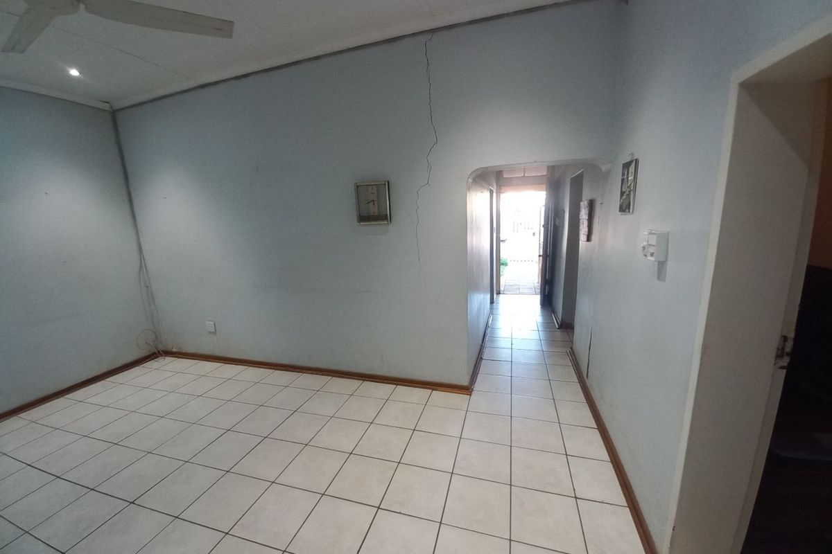 House For Sale in New Park - Photo 2