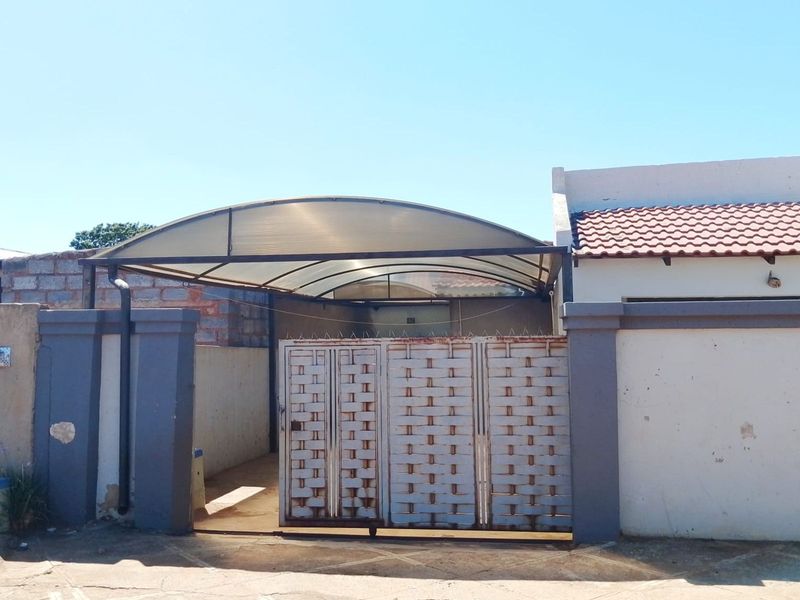 House For Sale in Likole - Photo 2