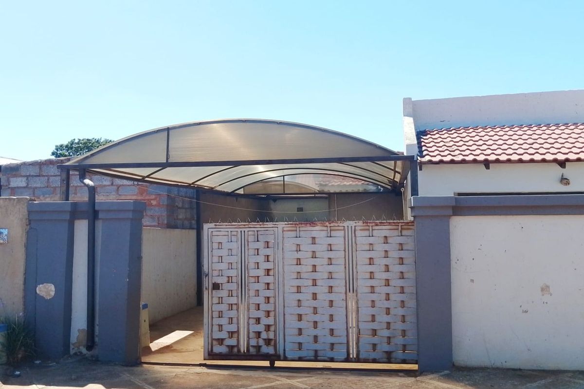 House For Sale in Likole - Photo 2