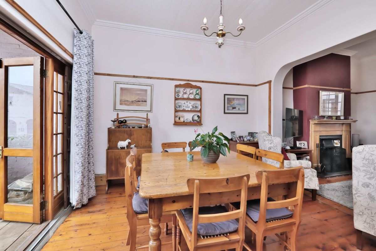 House For Sale in Richmond Hill - Photo 3