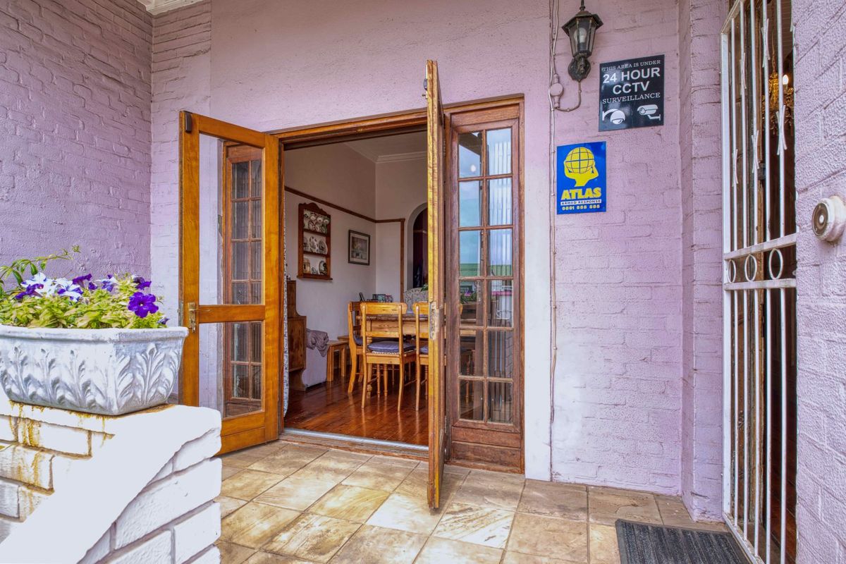 House For Sale in Richmond Hill - Photo 5