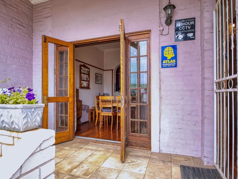 House For Sale in Richmond Hill - Photo 5