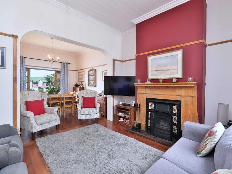 House For Sale in Richmond Hill - Photo 2