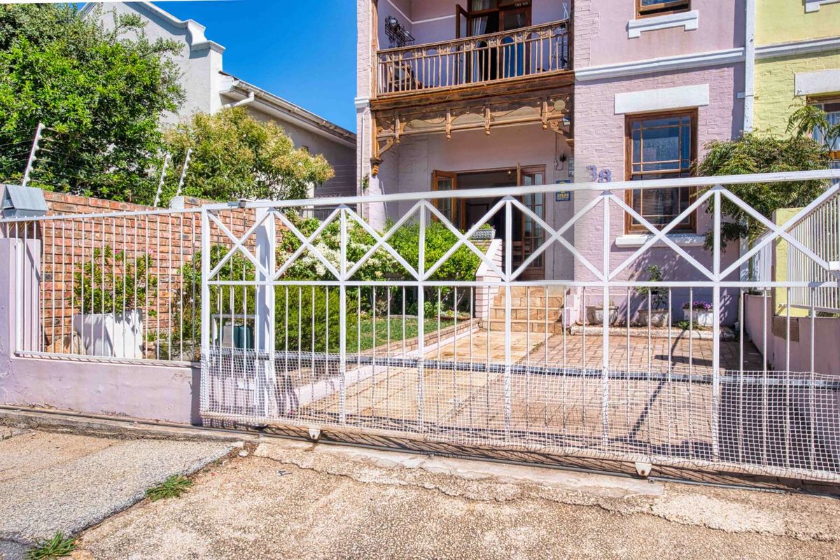 House For Sale in Richmond Hill - Photo 4