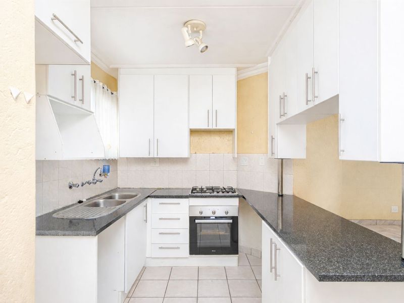 Apartment For Sale in Bromhof - Photo 4