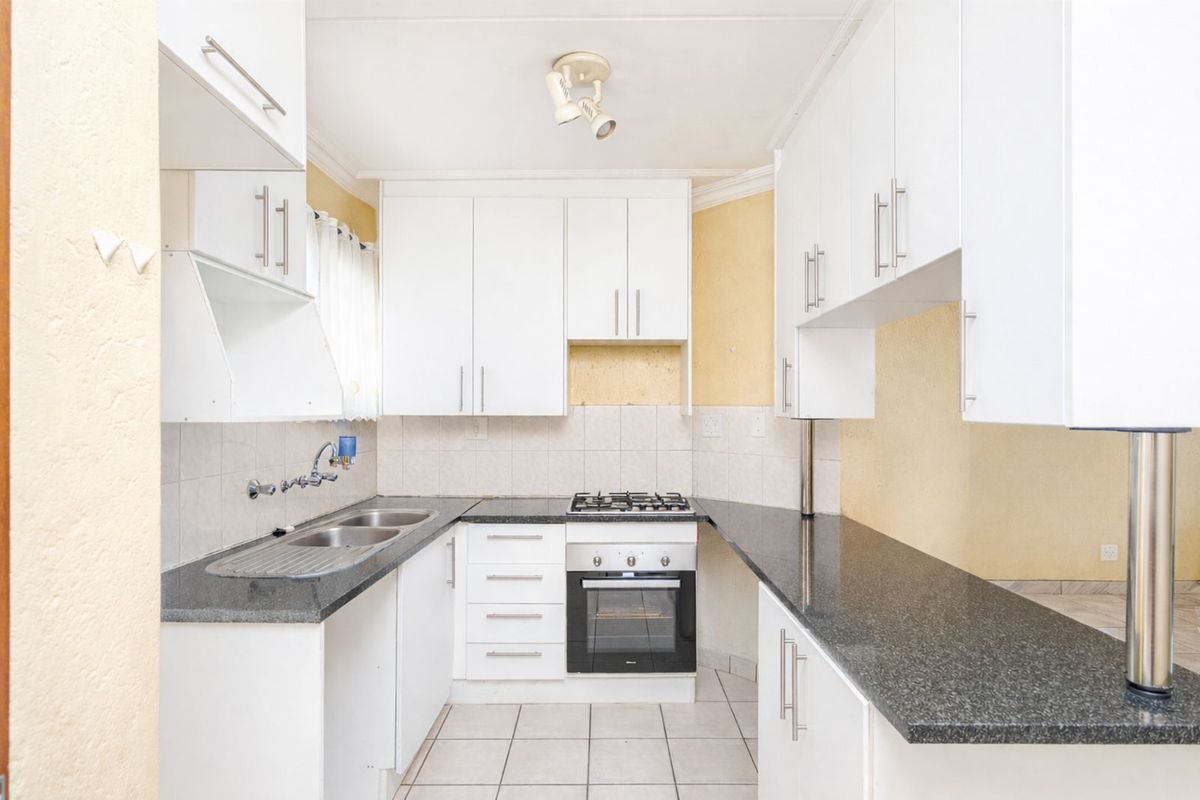 Apartment For Sale in Bromhof - Photo 4