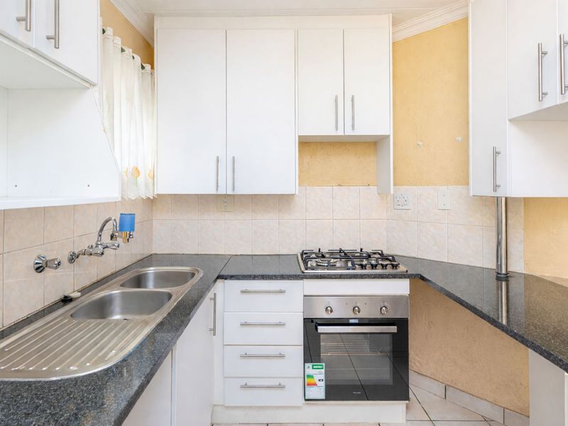 Apartment For Sale in Bromhof - Photo 5