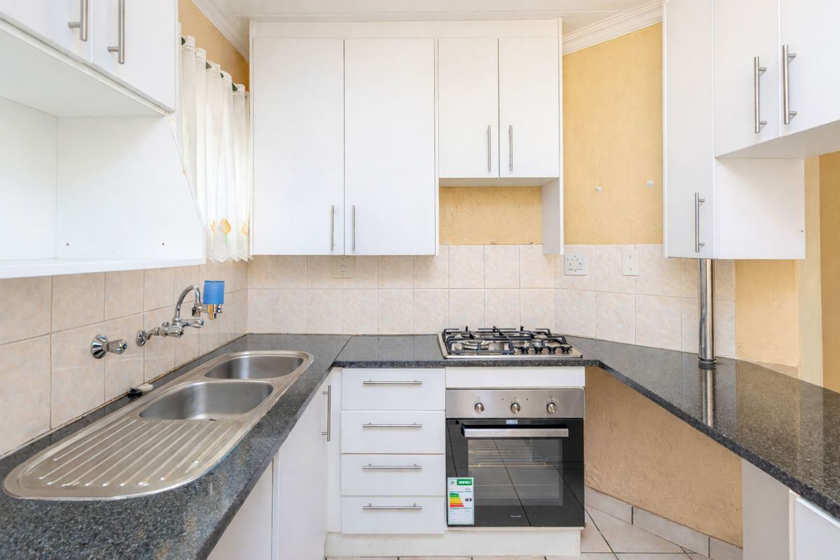 Apartment For Sale in Bromhof - Photo 5