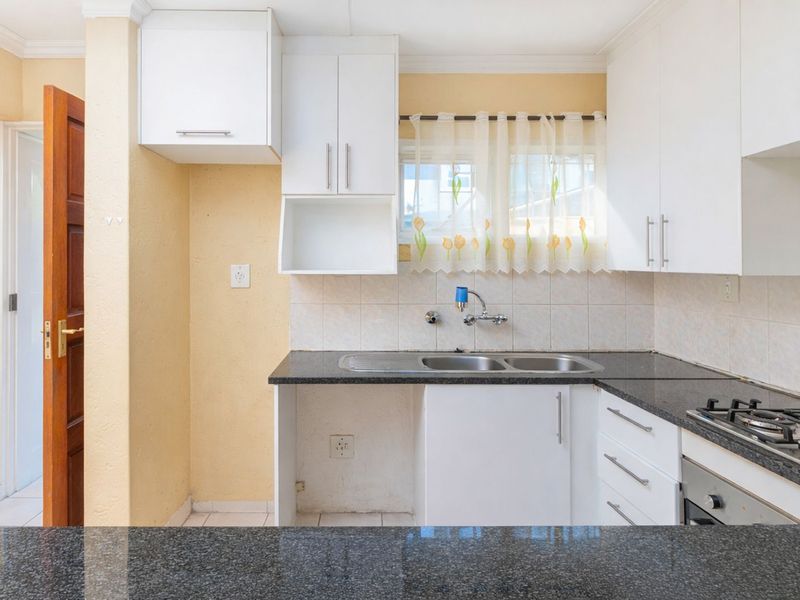 Apartment For Sale in Bromhof - Photo 6