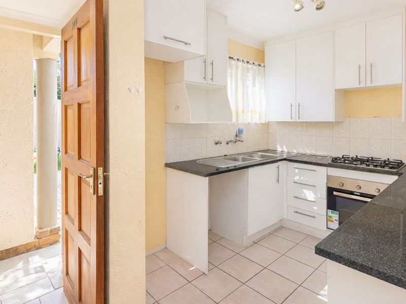 Apartment For Sale in Bromhof - Photo 3