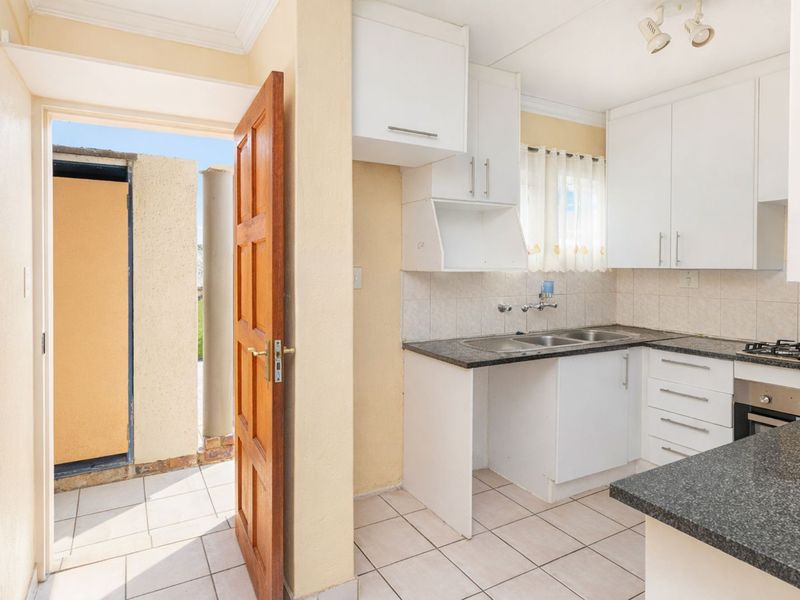 Apartment For Sale in Bromhof - Photo 2