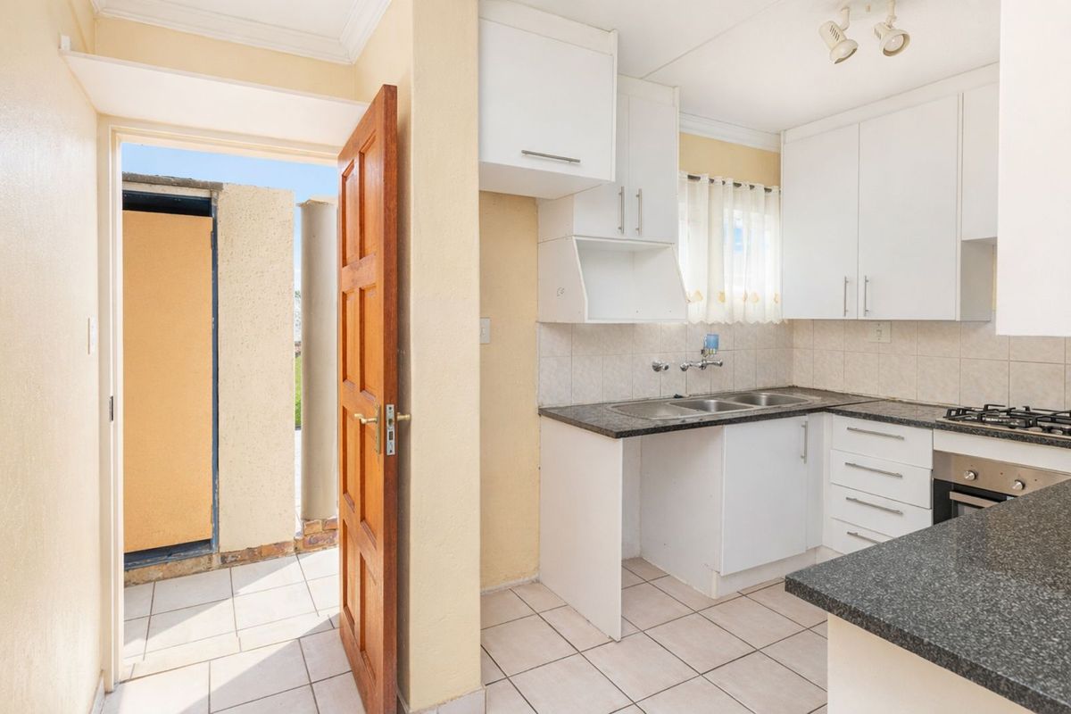 Apartment For Sale in Bromhof - Photo 2