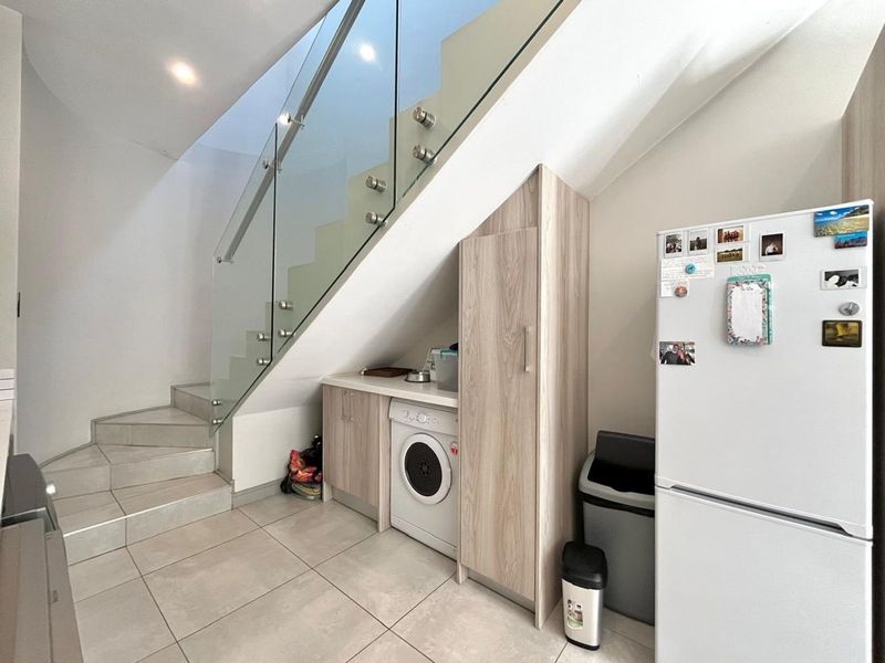 Apartment To Rent in Menlo Park - Photo 5