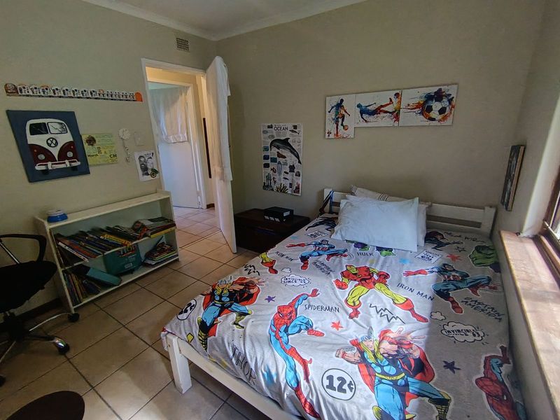 House For Sale in Forest Hills - Photo 9