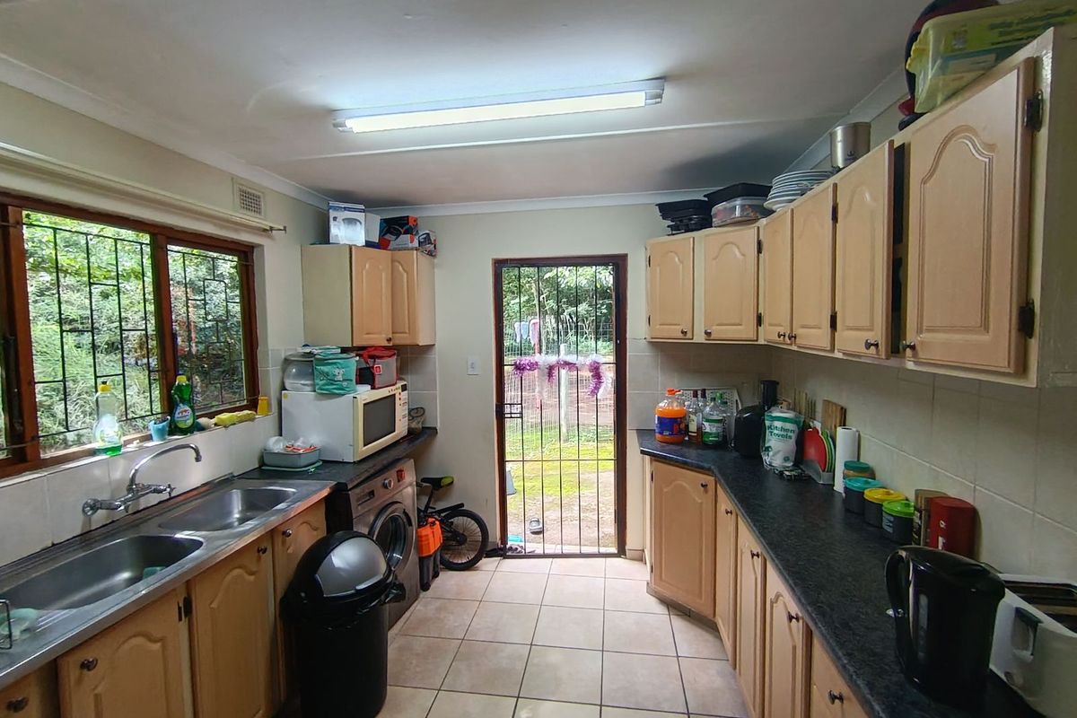 House For Sale in Forest Hills - Photo 5