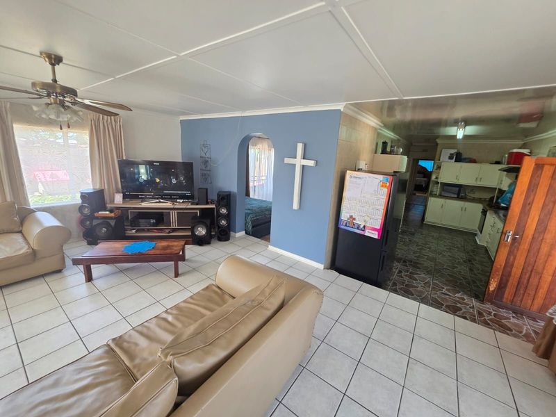 House For Sale in South Ridge - Photo 3