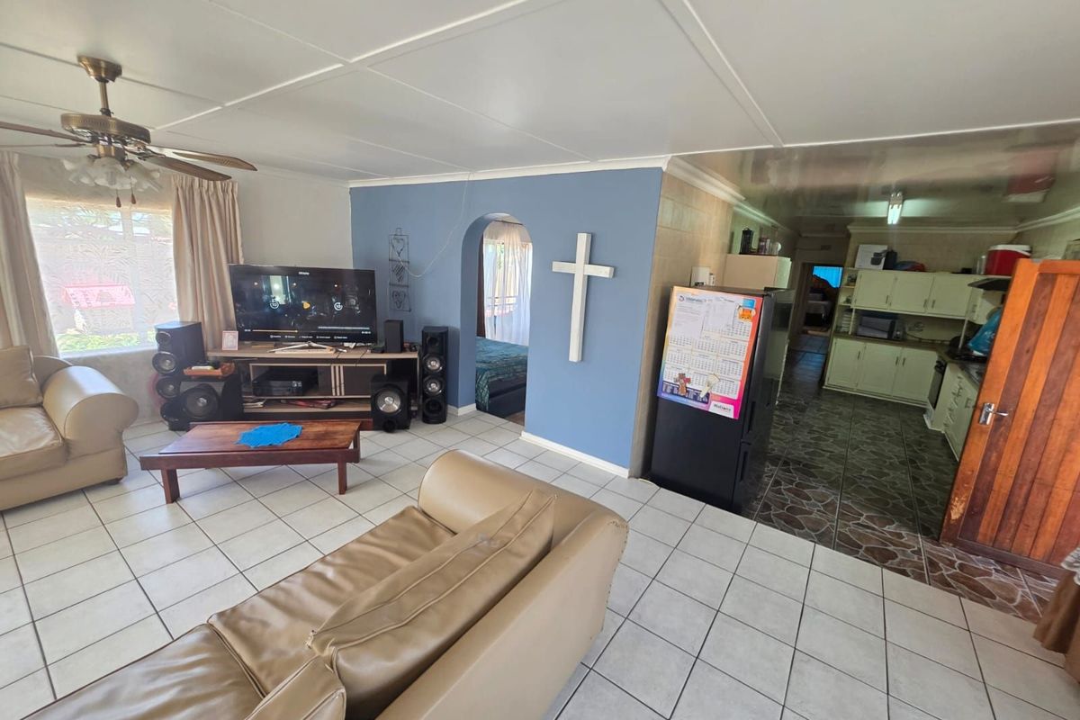 House For Sale in South Ridge - Photo 3