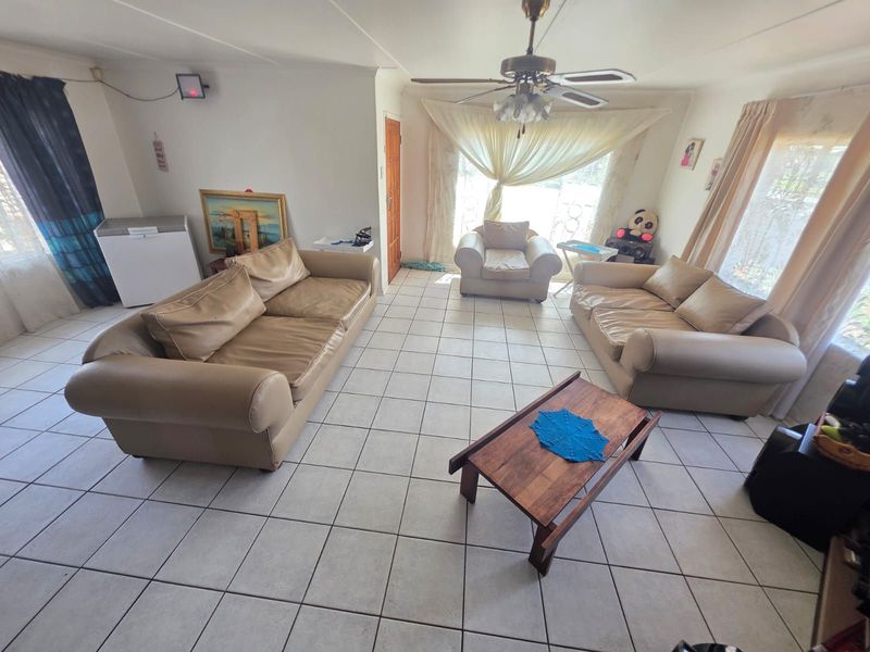 House For Sale in South Ridge - Photo 4