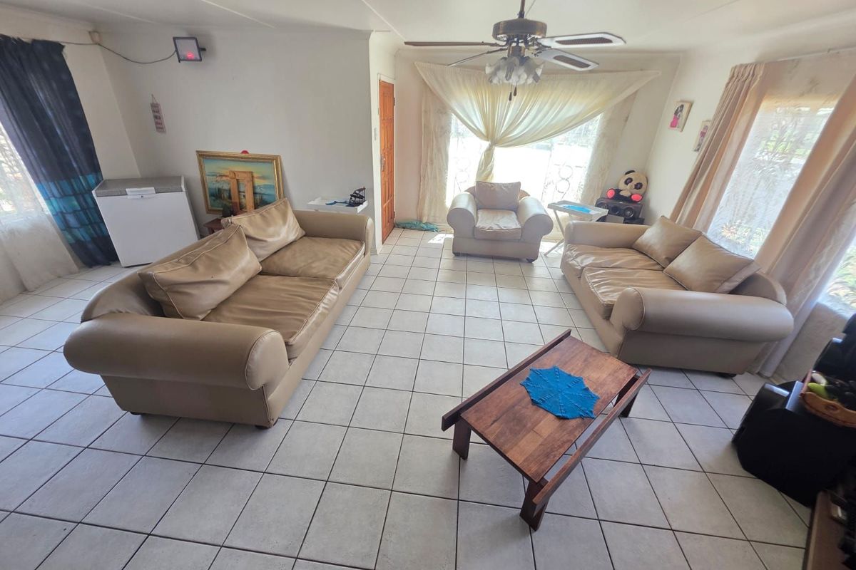 House For Sale in South Ridge - Photo 4