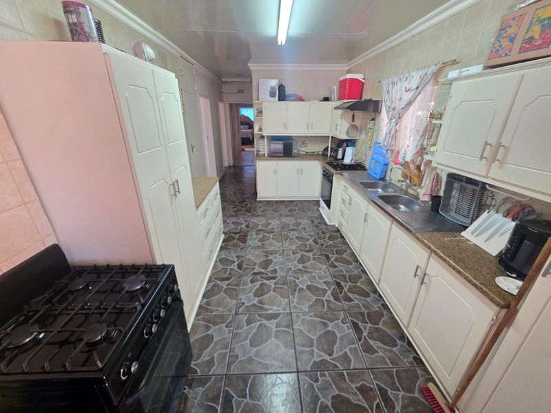 House For Sale in South Ridge - Photo 6