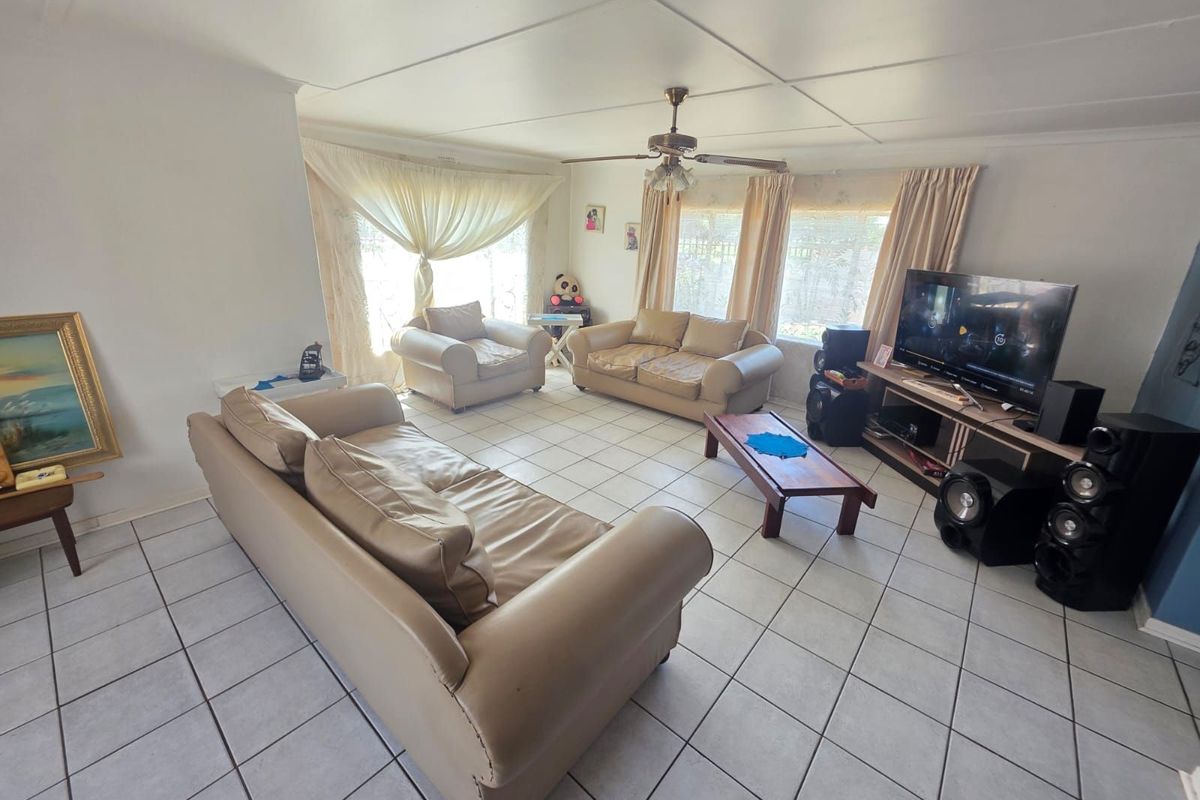 House For Sale in South Ridge - Photo 5