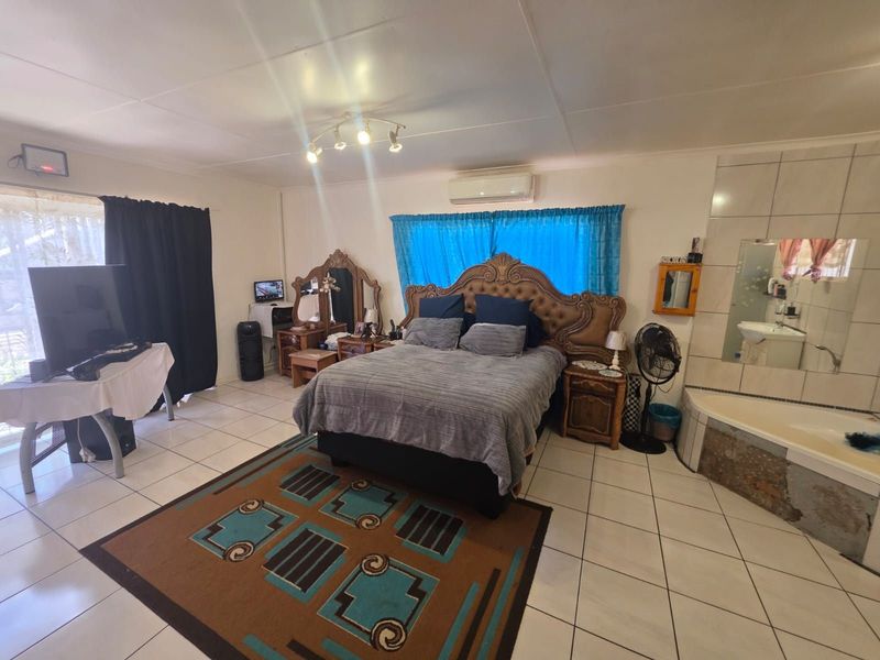 House For Sale in South Ridge - Photo 10