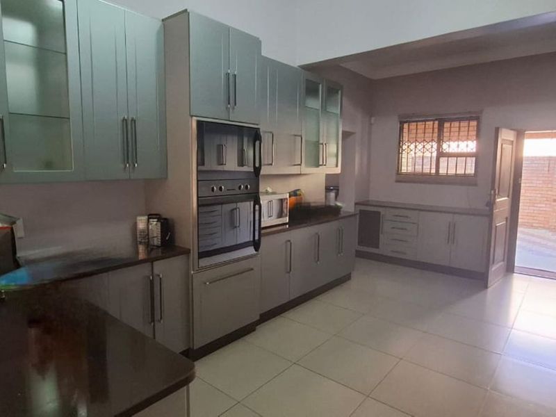 House For Sale in Bendor - Photo 3