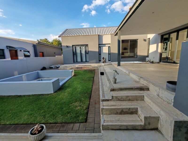 House To Rent in Copperleaf Estate - Photo 2