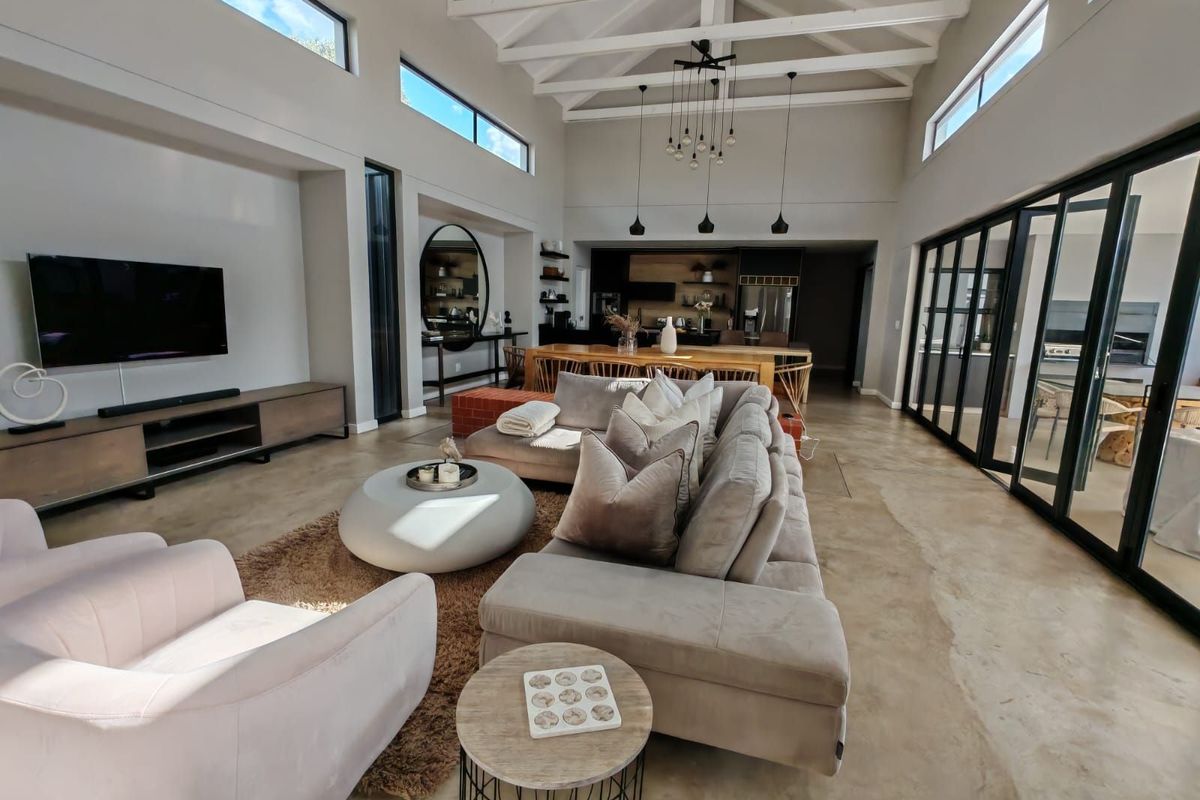 House To Rent in Copperleaf Estate - Photo 2