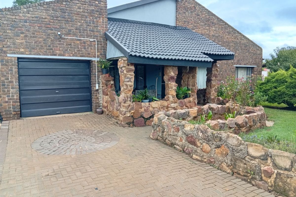 House For Sale in Masada - Photo 2