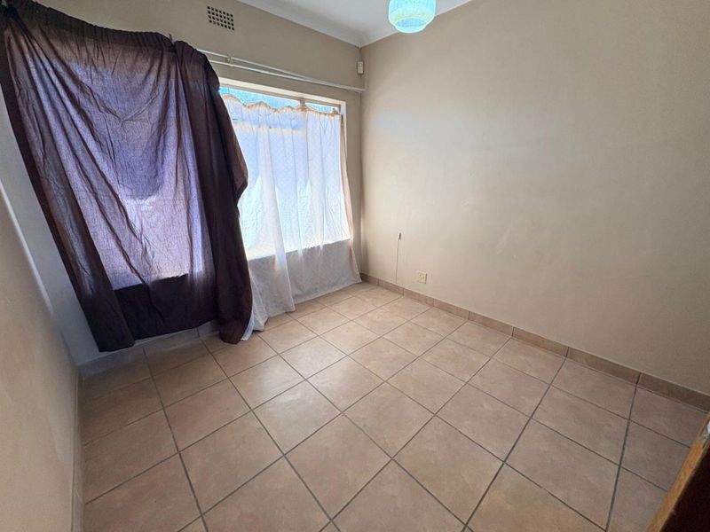 House For Sale in South Ridge - Photo 10