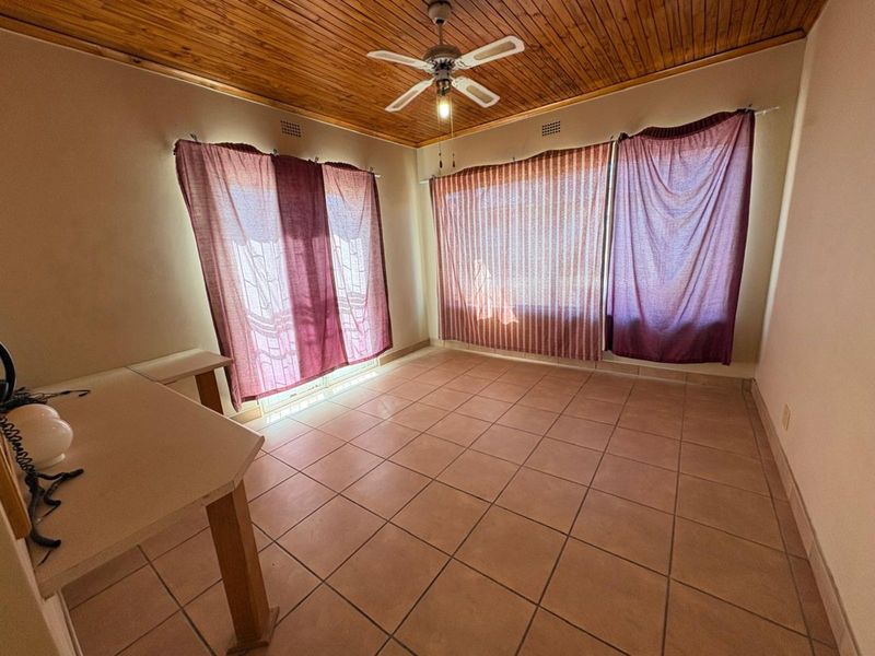 House For Sale in South Ridge - Photo 9