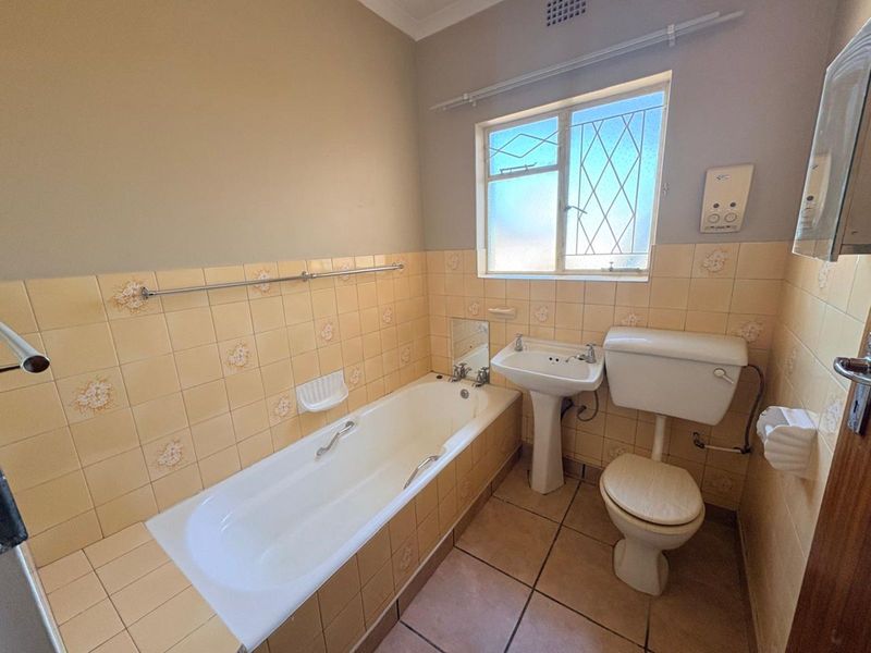 House For Sale in South Ridge - Photo 8