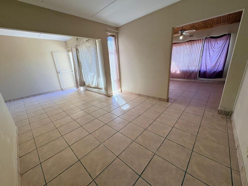 House For Sale in South Ridge - Photo 3