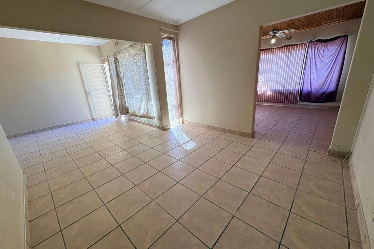 House For Sale in South Ridge - Photo 3