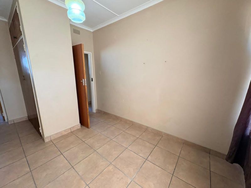 House For Sale in South Ridge - Photo 2