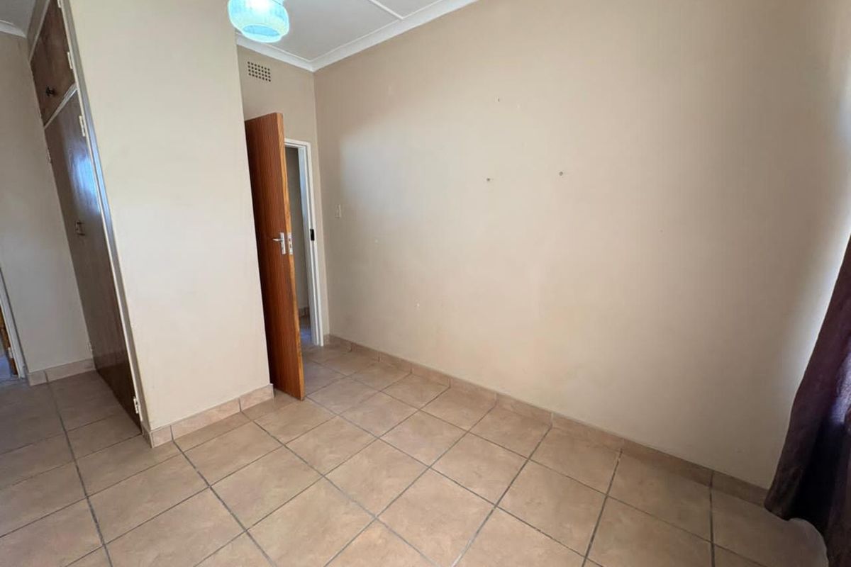 House For Sale in South Ridge - Photo 2