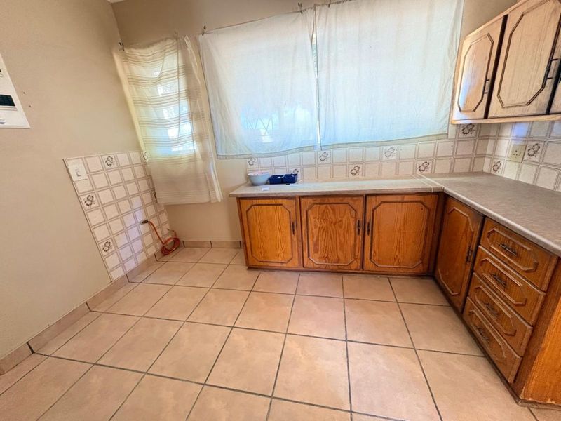 House For Sale in South Ridge - Photo 6