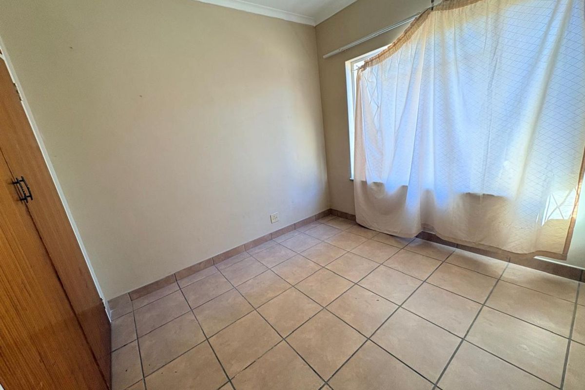 House For Sale in South Ridge - Photo 4