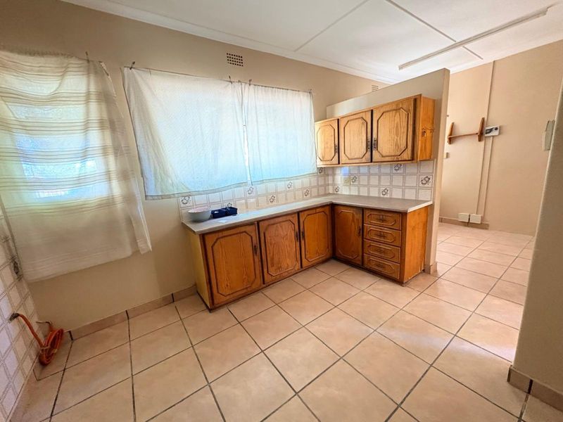 House For Sale in South Ridge - Photo 5