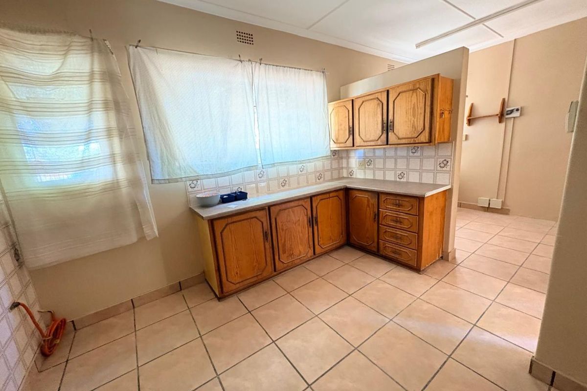 House For Sale in South Ridge - Photo 5